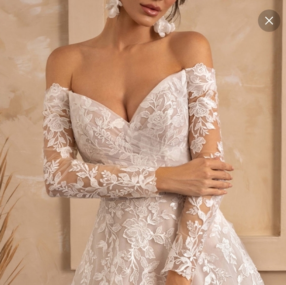 Ivory Lace Wedding Dress